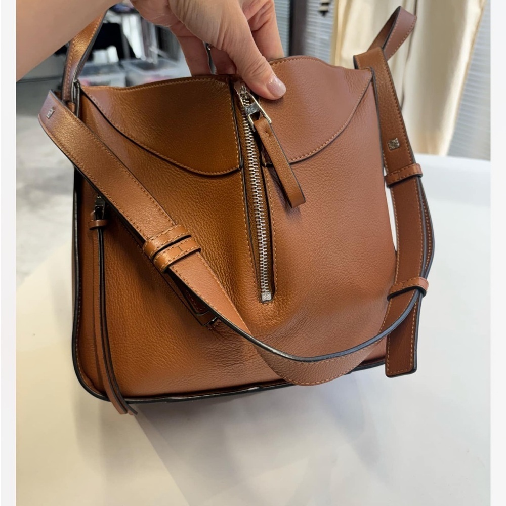 Authentic Loewe's iconic Hammock shoulder bag - Picture 11 of 16